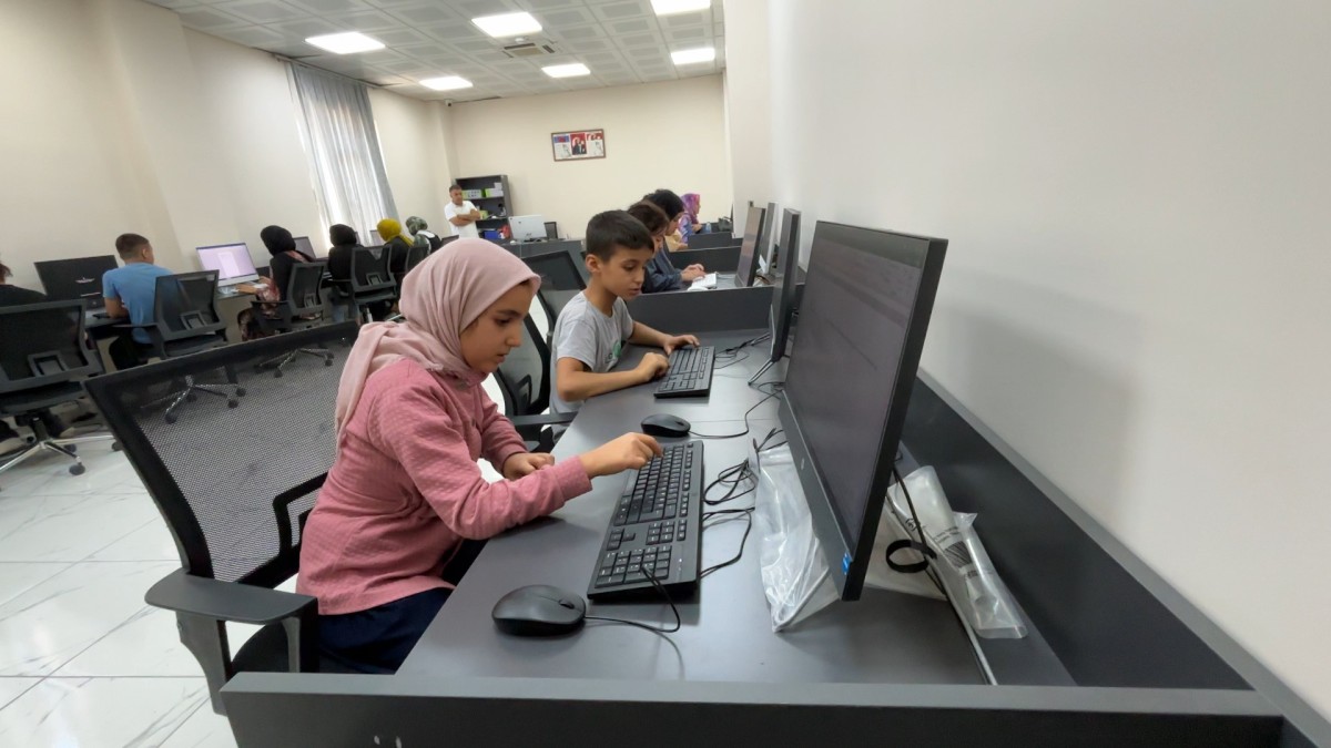 Eyyübiye Belediyesi'nin Bilgisayar Kursları Gençleri Dijital Dünyayla Buluşturuyor