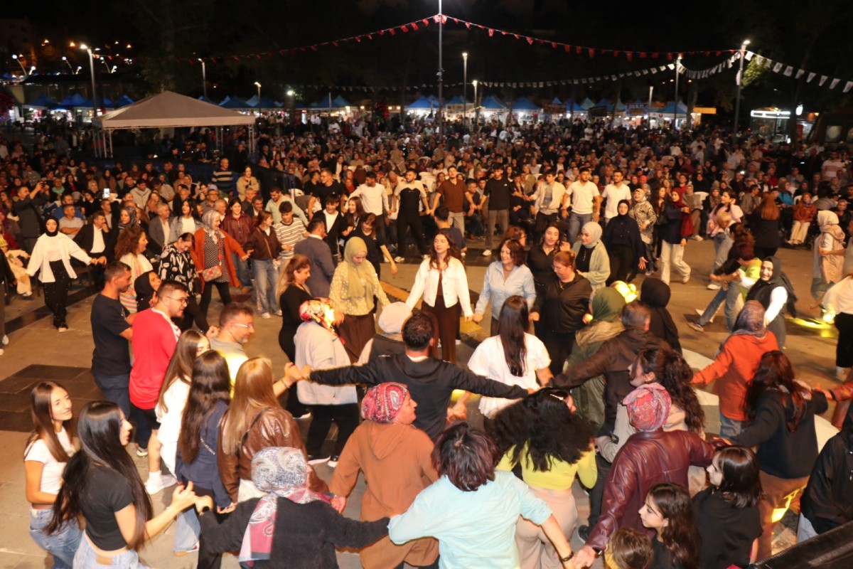 URFA AHENGİ TOPLULUĞU AMASYA’YI COŞTURDU